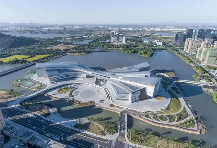 湖州市吴兴区文体中心是湖州市东部新城的重要组成部分,包括文化