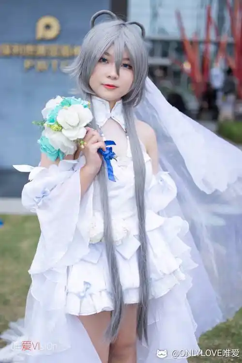 【人气虚拟偶像婚纱洛天依cos】