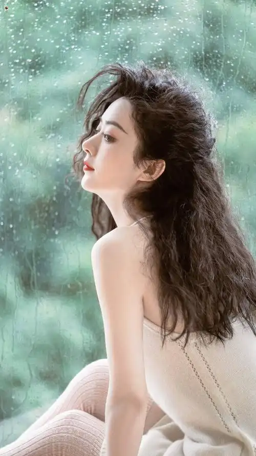 赵丽颖溯秋见林氛围感大片