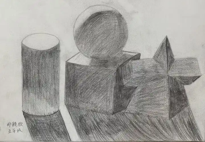 《石膏几何体》素描纸 郑颖欣小学五年级