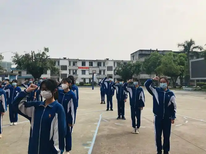 奋进新时代,青春正当时 ——韶关市风烈中学"绽放战疫青春·坚定制度