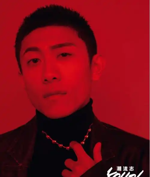 张一山登《yoho! 潮流志》年末封面, 直男痞帅魅力炸裂