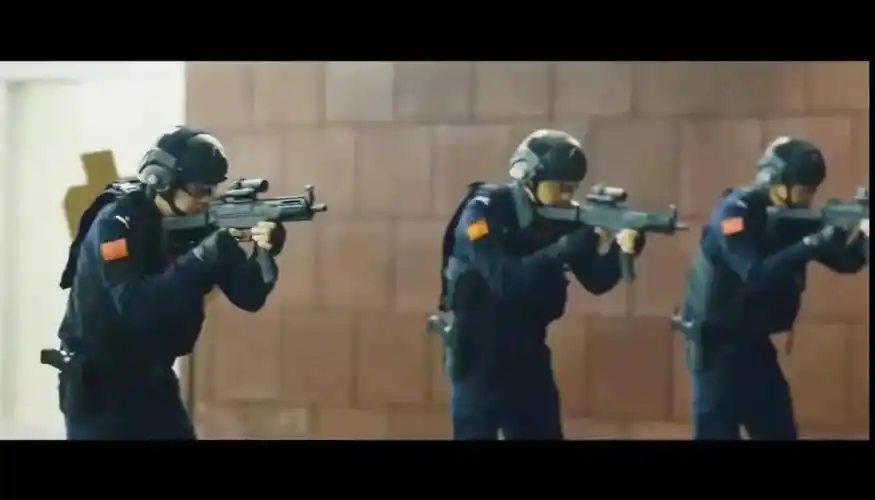 从外观来看就是传闻已久的jh16-1型9毫米冲锋枪