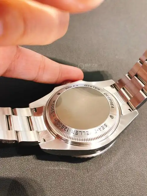 名表论坛 劳力士手表论坛 当腕表小迷妹遇见了黑蓝盘"鬼王" 表带搭配