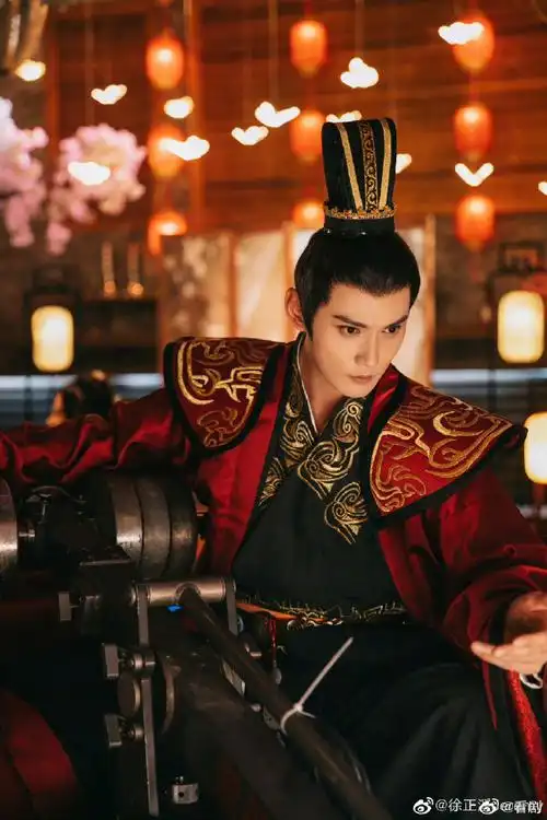 宇文护造型#徐正溪晒宇文护造型剧照限定皮肤返场了一叉腰感觉就来了!