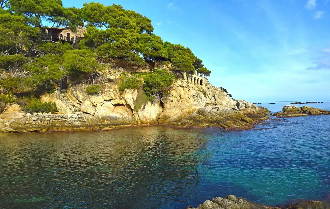 象山旅游景点介绍 象山县位于中国浙江省宁波市,是一个拥有丰富旅游