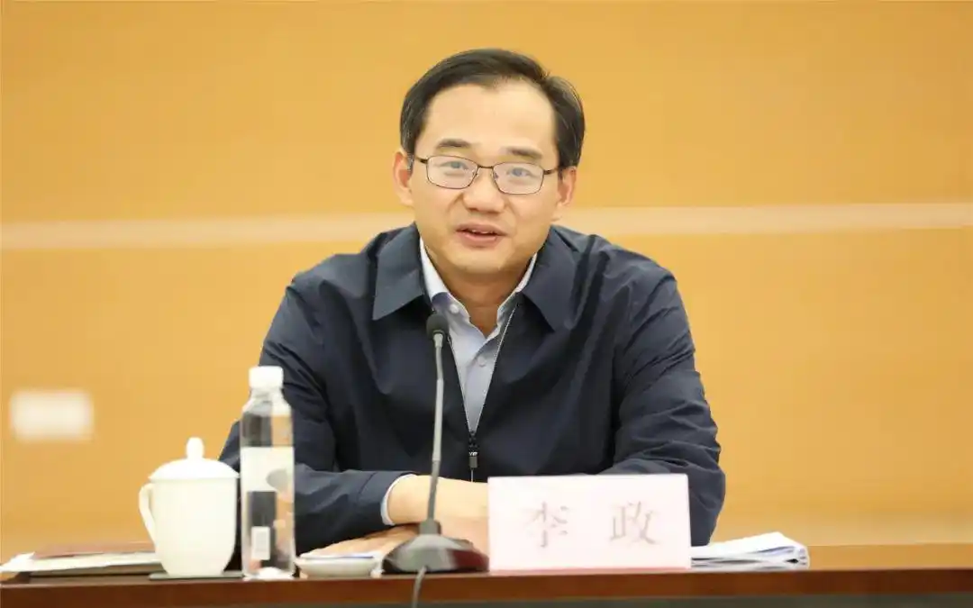 在克难奋进中创造新崇明新奇迹李政主持召开乡镇党委书记座谈会