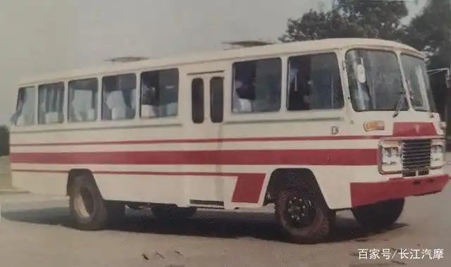 峥嵘岁月:一起品鉴中国客车老照片