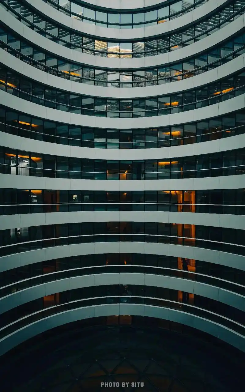 流线之美.线条的韵律 #摄影 #线条 #黑金 #青橙滤镜 # - 抖音