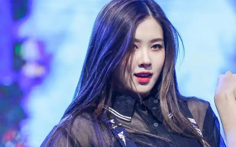 【朴彩英】你可能没见过的黑发乖乖肉!