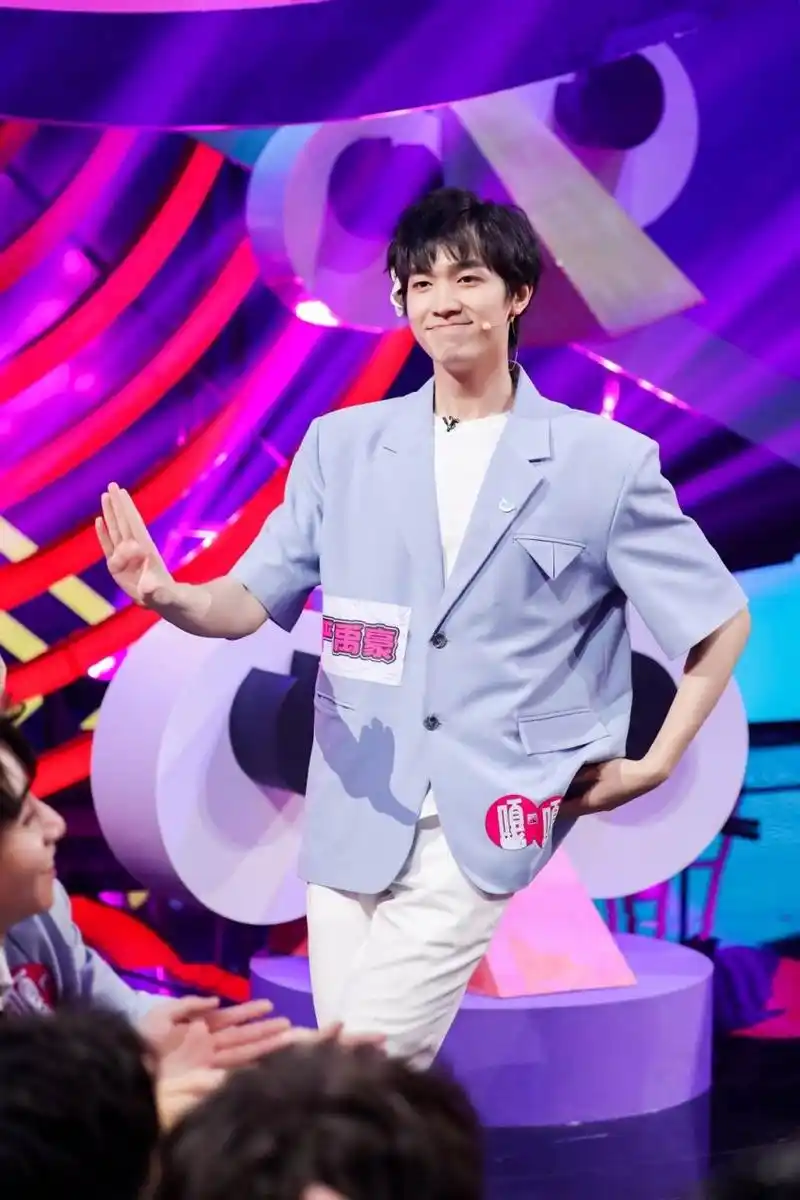 认真的嘎嘎们#嘎嘎手记严禹豪的笑   《嘎嘎手记》  严禹豪为什么要