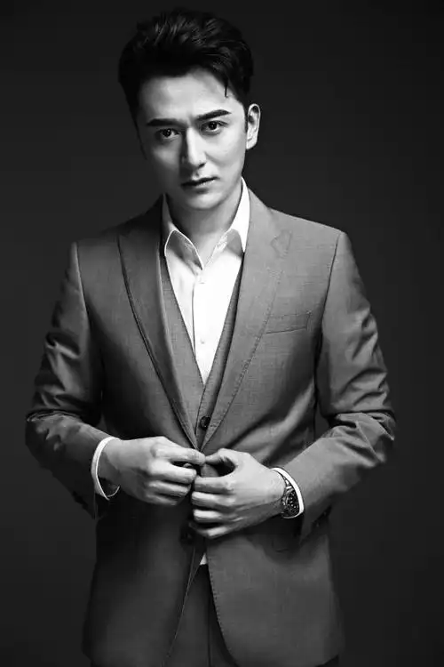 演员李帅写真曝光眼神迷离而又深情