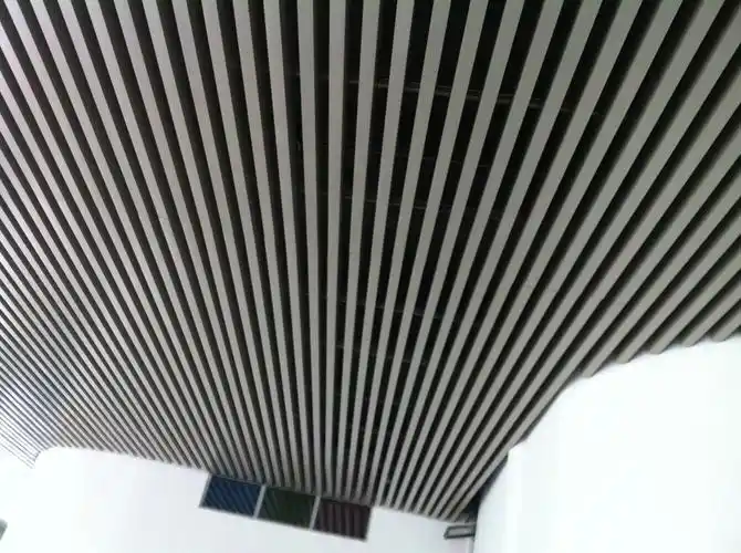 工厂供应各种规格u形铝方通天花吊顶 铝合金方通安装图