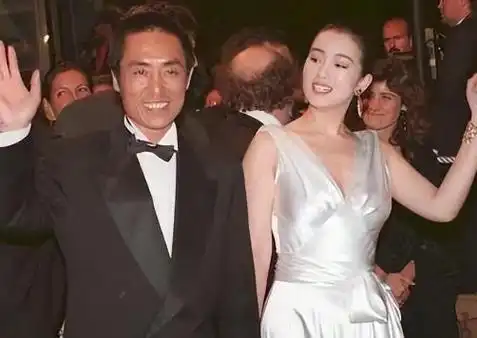 30岁嫁大31岁张艺谋,连生三胎的陈婷,事实证明没你想的那么简单