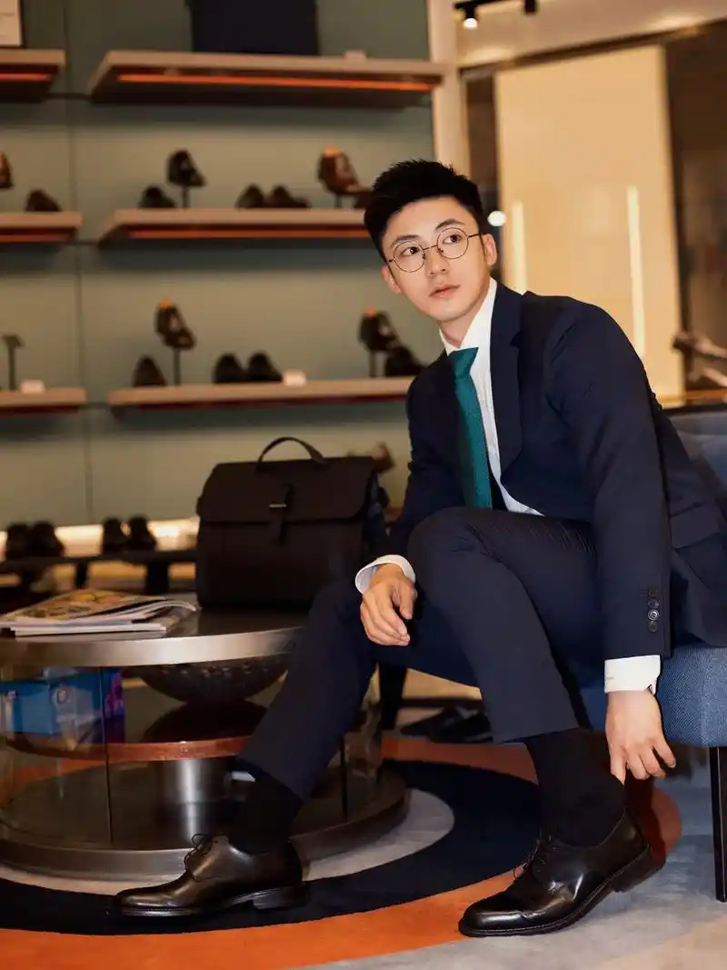 正装皮鞋98男你可以吗?#男人变帅只需要一套西装 #雅痞绅士 - 抖音