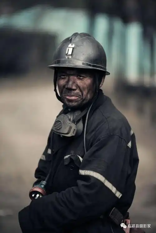 临颍:这几个摄影师来到义马,为煤矿工人们拍下了这组照片