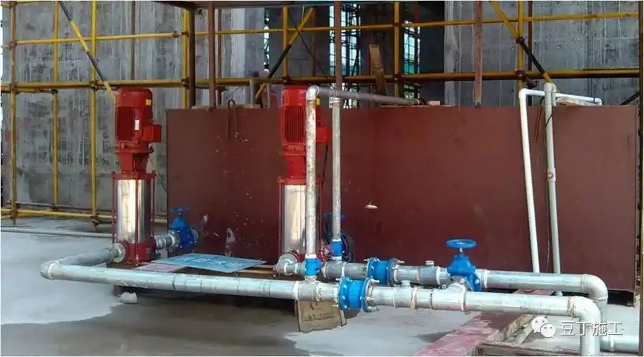 房屋建筑工程中,临时消防设施的设置与在建工程主体结构施工进度的