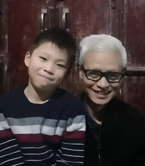 1989年开始发表漫画,连环画.