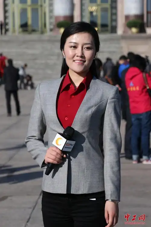 两会花絮:美女记者最亮眼 - 3月7 - 东南网