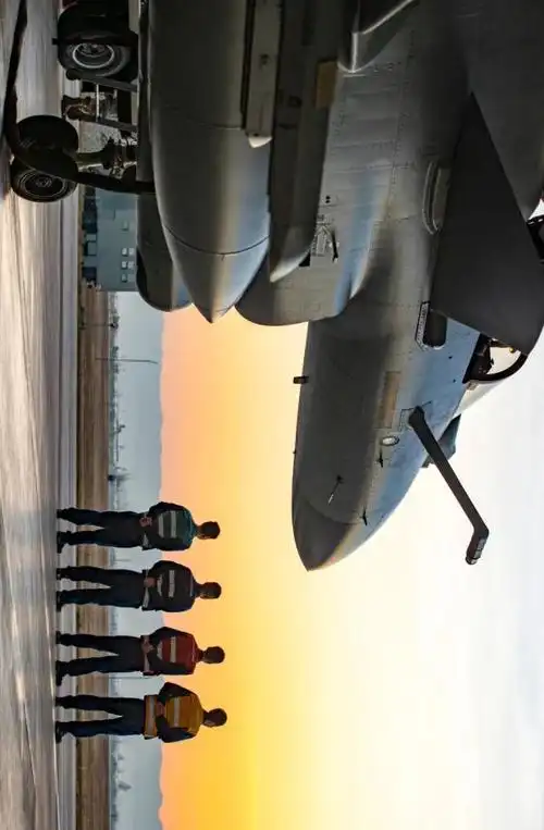 超清战机壁纸!战鹰配蓝天,绝美!