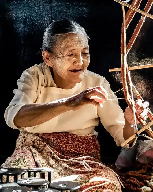 行摄缅甸:茵莱湖上最美老太太 我是跪在她面前完成这次拍摄的 - 沂蒙