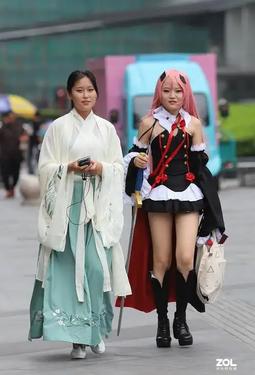 街拍一组汉服小姐姐