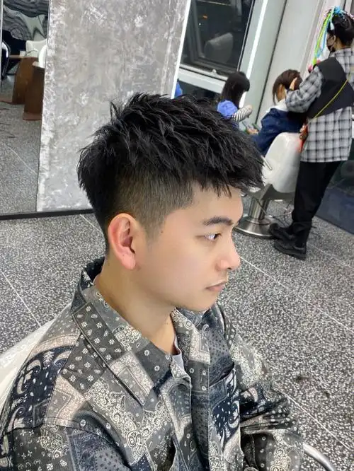 随意抓一下即可呈现搭配摩根烫,效果更好#莆田男生烫发  #男生发型