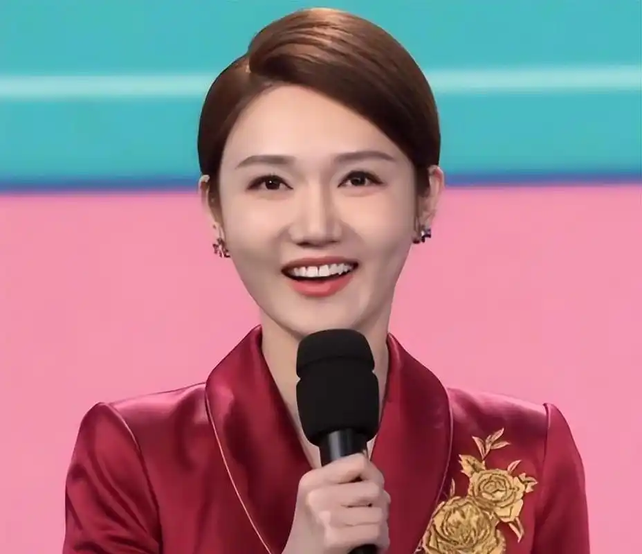 33岁央视主播龙洋:自曝是"月光族",单身原因让人感到不可思议