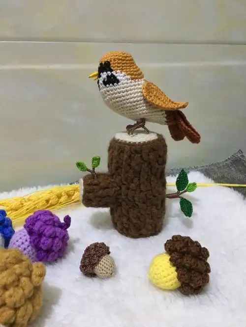 钩针小鸟和树桩