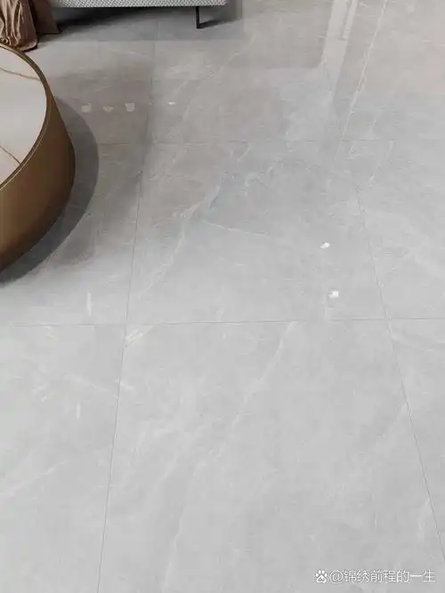 姐妹们,浅灰色地砖真的好看又好搭,还耐脏
