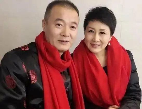 演员张凯丽一生事业顺遂丈夫是亿万富豪如今女儿比她还漂亮