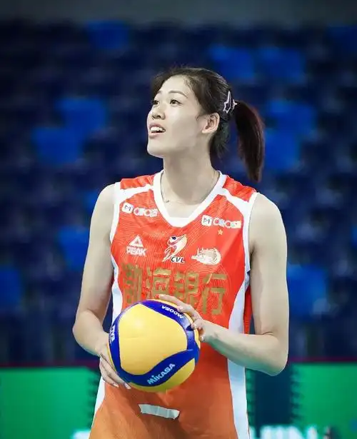 女排决赛李盈莹引发争议业内冠军教练不是故意但应该改变习惯