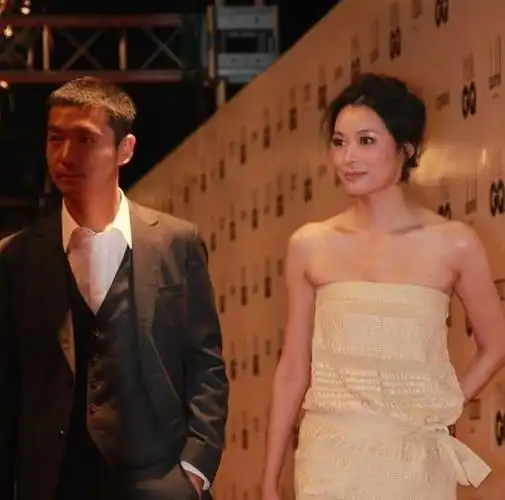 包海青不仅长相身材俱佳,在圈内的人缘和口