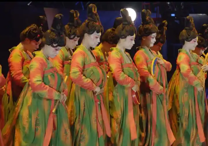 00折后价￥30唐宫夜宴盛宴服装古装舞台演出衣服头饰唐朝宫廷侍女襦裙