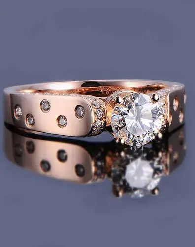 18k玫瑰金豪华钻石戒指