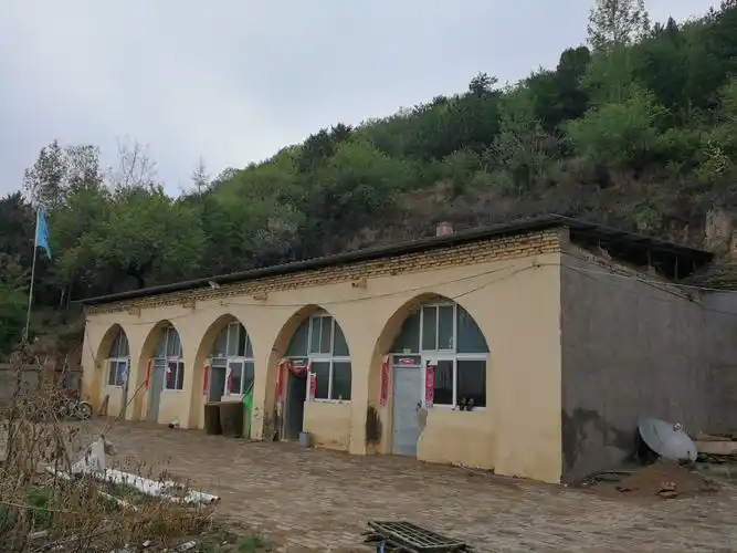 第二代管护站:砖窑洞