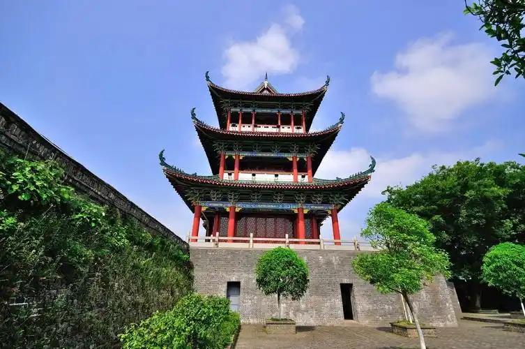 台高三层,27.8米.