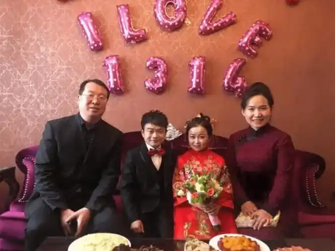 身高只有1米28的朱洁,23岁嫁侏儒症的秦学士,婚后被宠成公主_时候