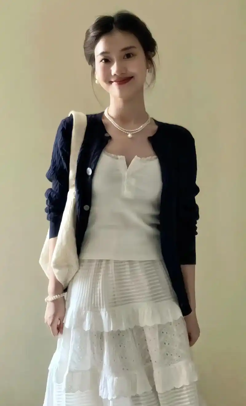 早春的清冷文艺感～姐妹们～太喜欢这种文艺范十足的穿搭了!