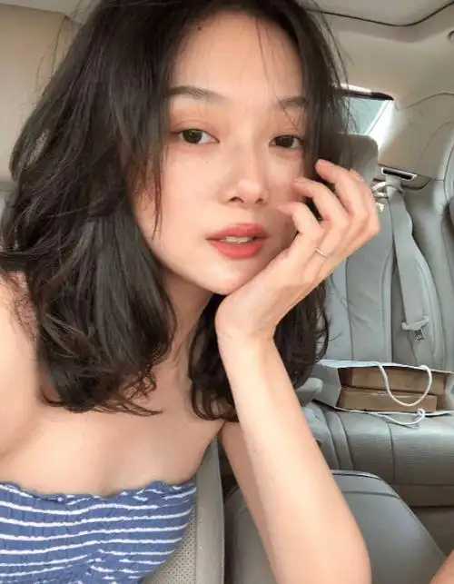 但可以肯定的是,刘野对晚晚确实非常伤心,又给她办画展,又带她出席