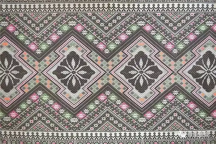 传承:传统 新潮  通道侗锦编织七彩梦