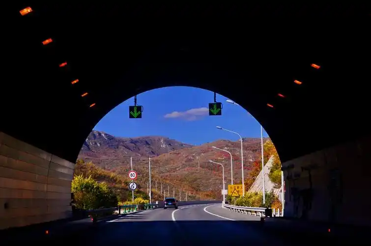 旅途车窗外的景色