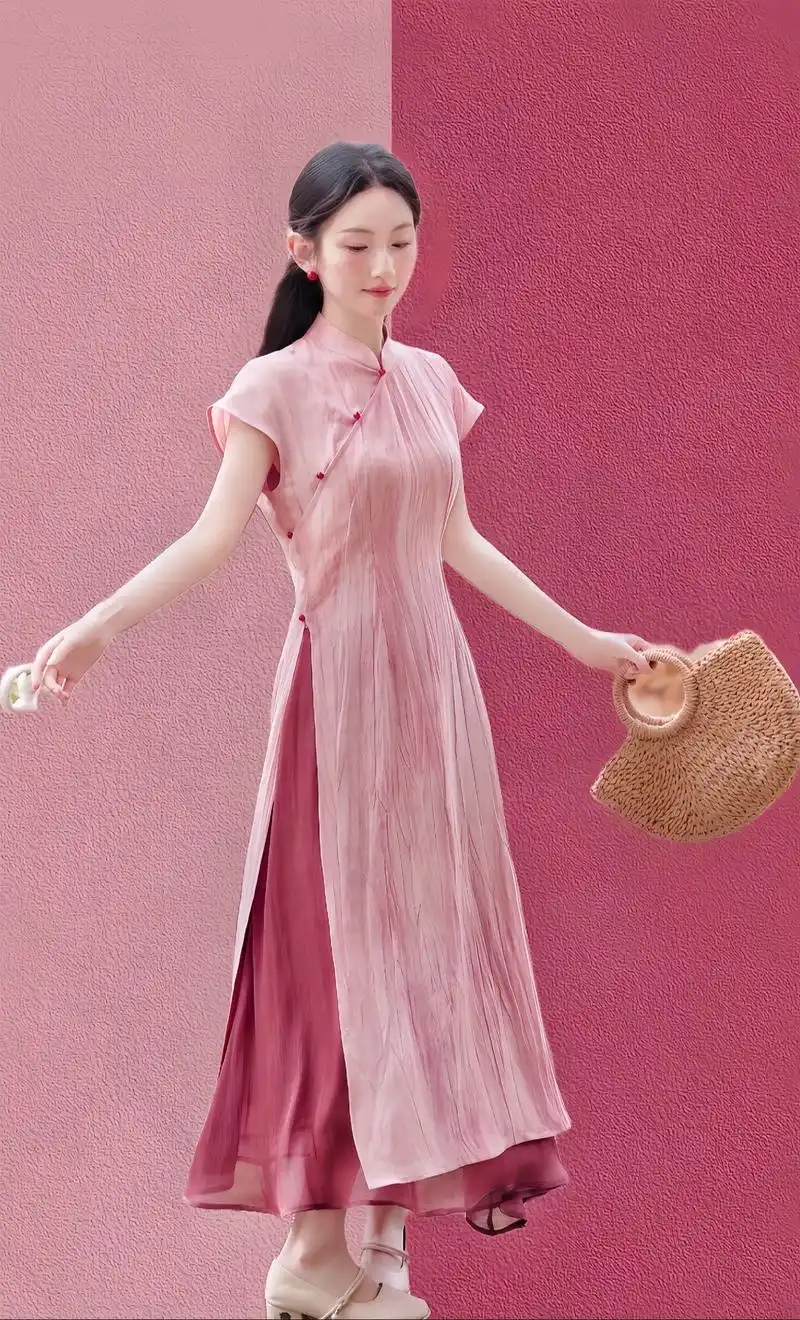 又是被新中式美到的一天～姐妹们,这款新中式开叉旗袍