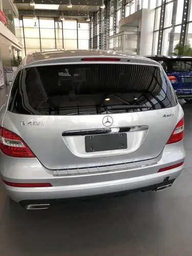 奔驰r400银色奔驰r级商务车为啥停产了