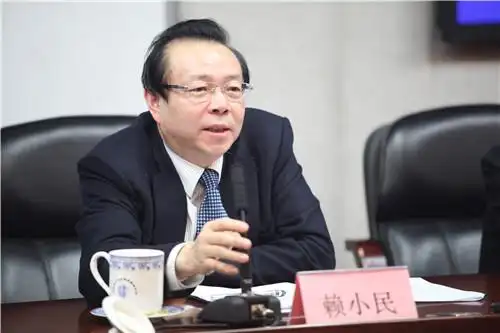 赖小民  中国华融党委书记,董事长(主发布人)