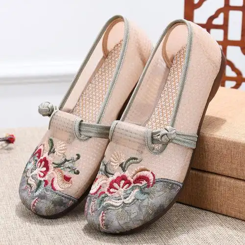 夏季新款绣花一脚蹬夏季网面透气女鞋软底妈妈鞋平底老北京布鞋