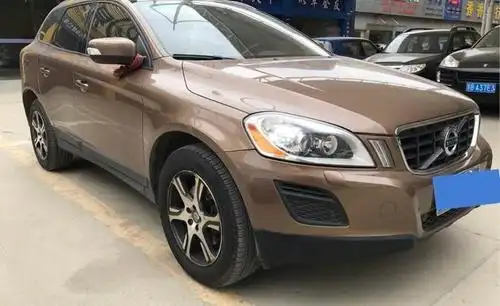 沃尔沃 xc60 2.0t 智雅版 两驱 涡轮增压 香槟色 手自一体