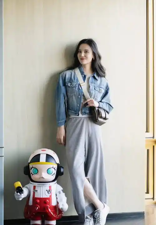 40岁女人的成熟女人风秋季穿搭,可以参考宋佳的这几套私服搭配_衬衫