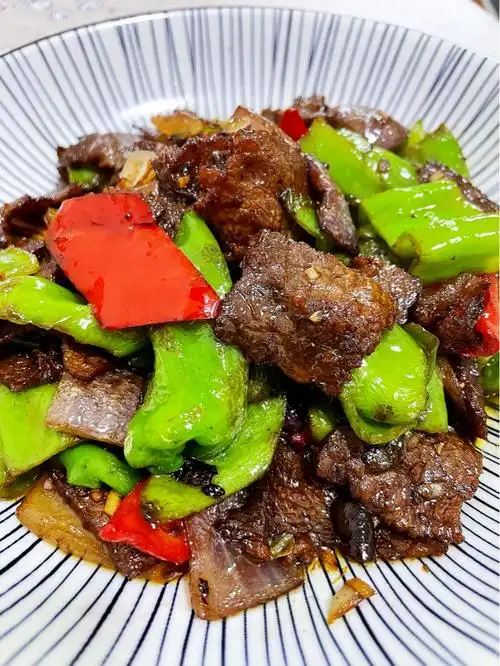 新农的卤牛肉拿来做回锅牛肉也是极好的.