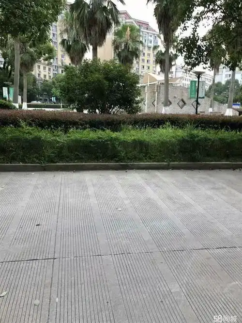 温岭市区南屏小区4室2厅2卫166平米